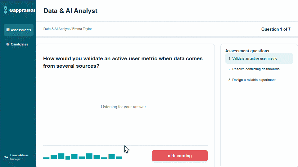 The candidate’s response appears as text, followed by AI analysis and a prompt to expand or complete the answer.